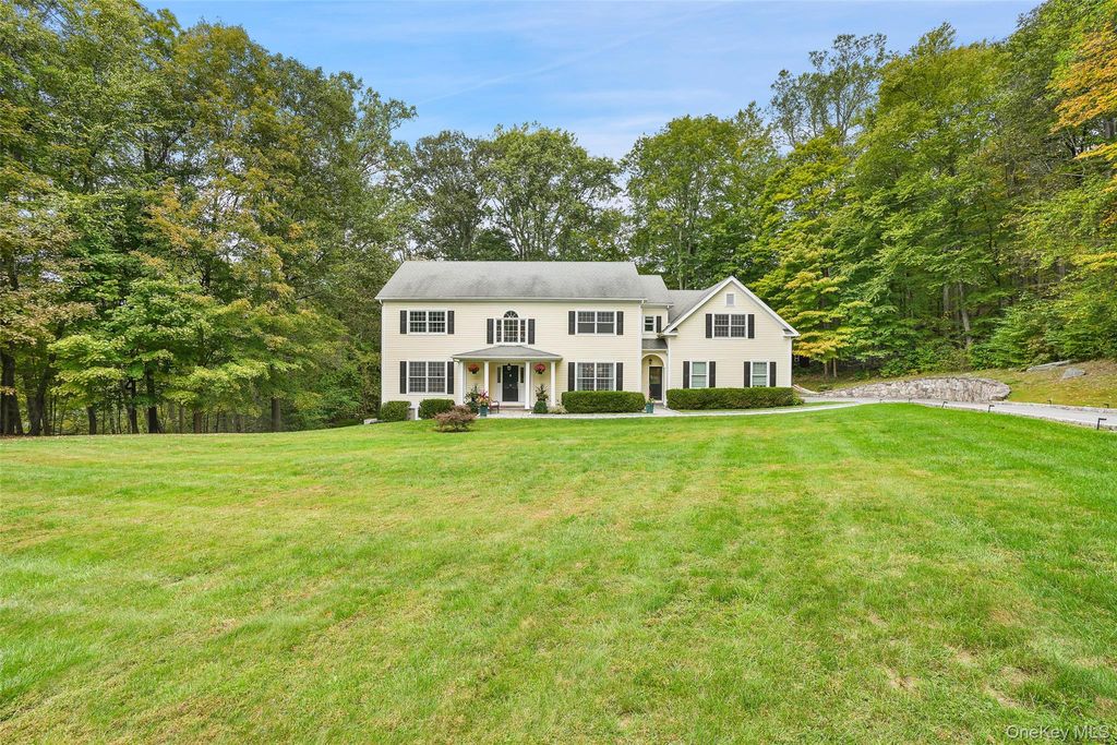 19 Ledgewood Lane, South Salem, NY 10590
