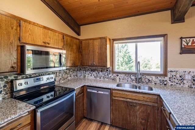 30393 Rancho Rd, Lebanon, OR 97355