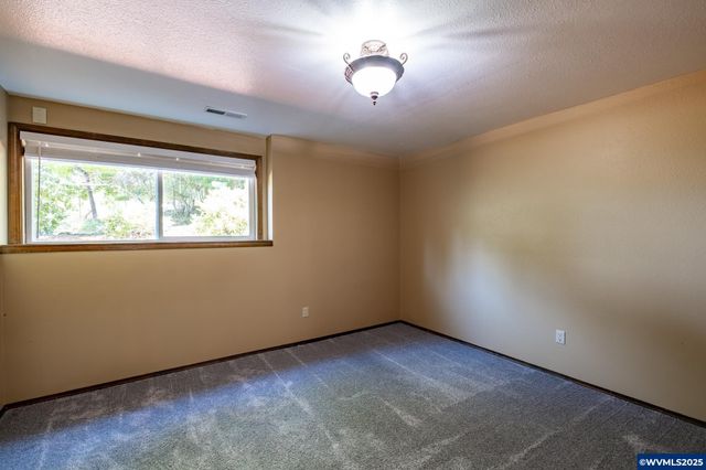 30393 Rancho Rd, Lebanon, OR 97355