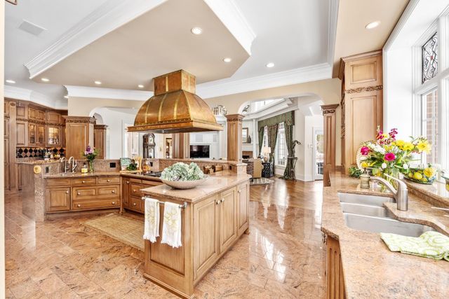 8500 Kugler Mill Road, Indian Hill, OH 45243