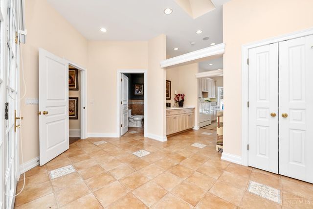 8500 Kugler Mill Road, Indian Hill, OH 45243