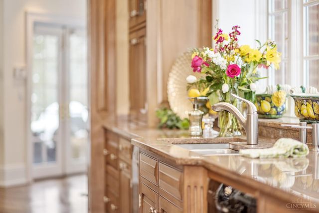 8500 Kugler Mill Road, Indian Hill, OH 45243