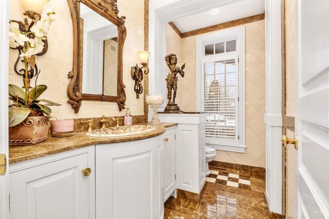 8500 Kugler Mill Road, Indian Hill, OH 45243