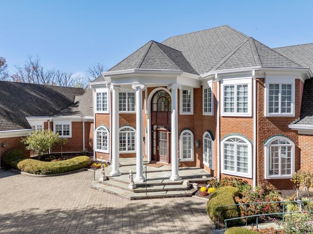 8500 Kugler Mill Road, Indian Hill, OH 45243