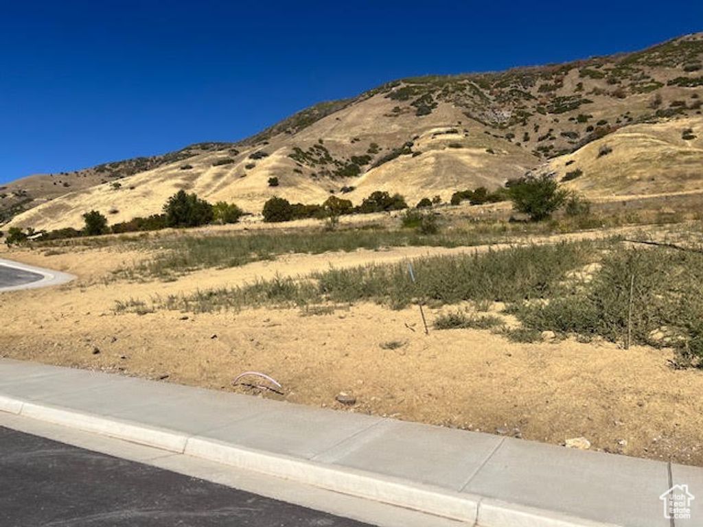 Image 8 of property listing at 75 S Grandison Ct # 69-R, Fruit Heights, UT 84037