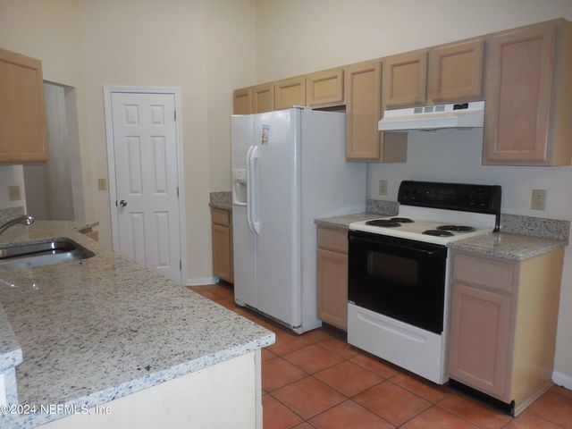 2942 ROCKFORD FALLS Drive N, Jacksonville, FL 32224