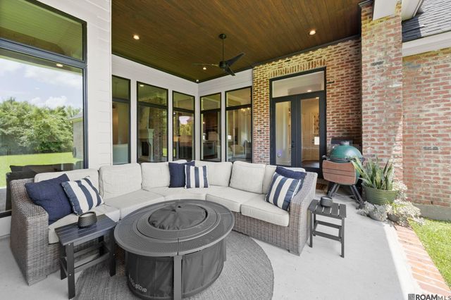 36365 Royal Oak Dr, Prairieville, LA 70769