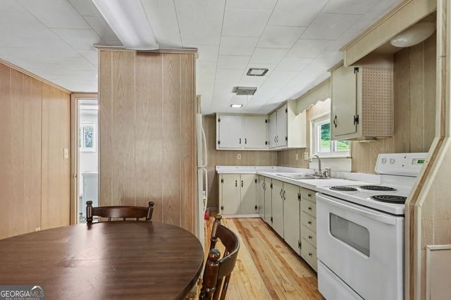 138 Taylors Chapel Road, Rabun Gap, GA 30568