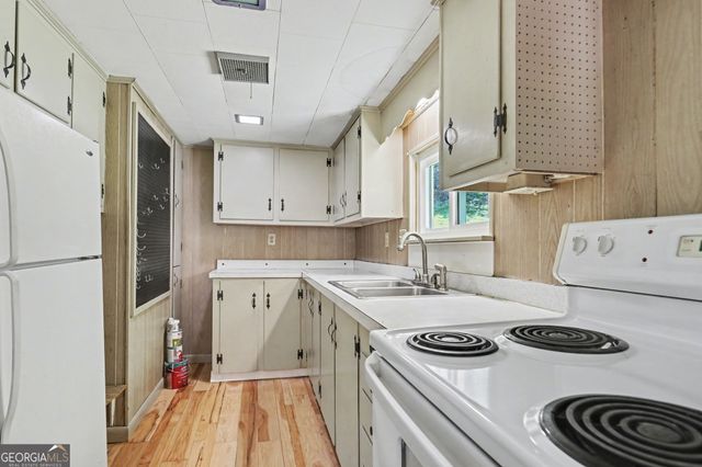138 Taylors Chapel Road, Rabun Gap, GA 30568