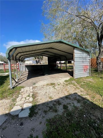 160 Ranger Dr, Sandia, TX 78383