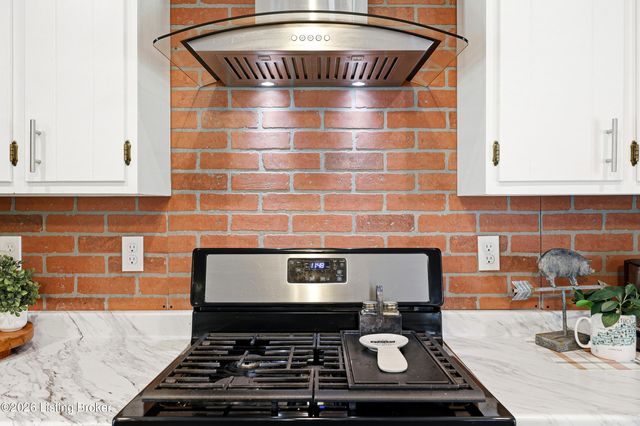 7207 Hollow Creek Rd, Louisville, KY 40228