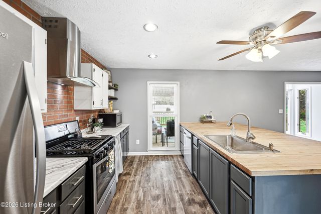 7207 Hollow Creek Rd, Louisville, KY 40228