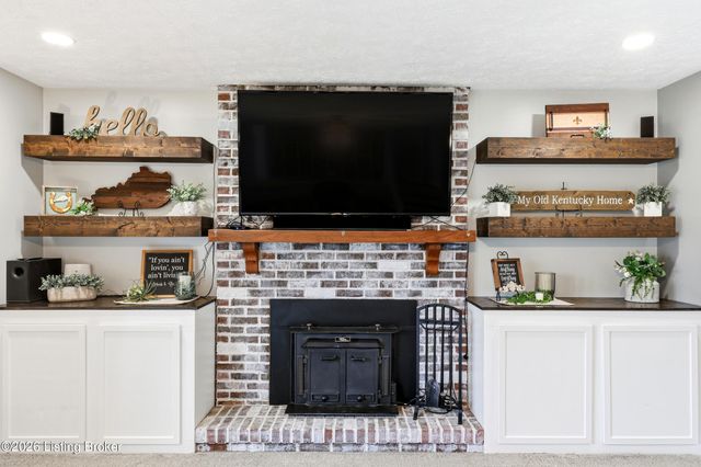 7207 Hollow Creek Rd, Louisville, KY 40228