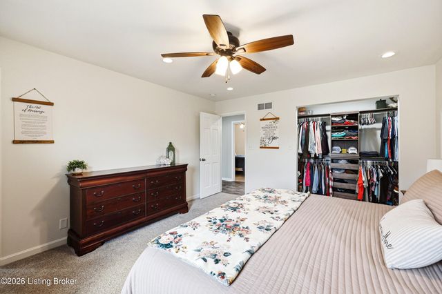 7207 Hollow Creek Rd, Louisville, KY 40228