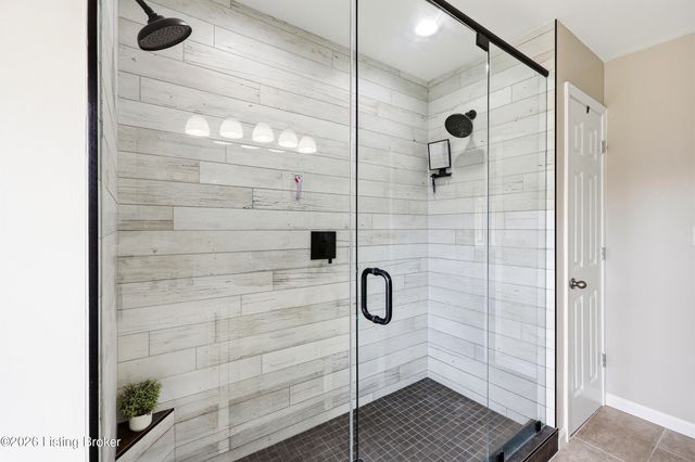 7207 Hollow Creek Rd, Louisville, KY 40228