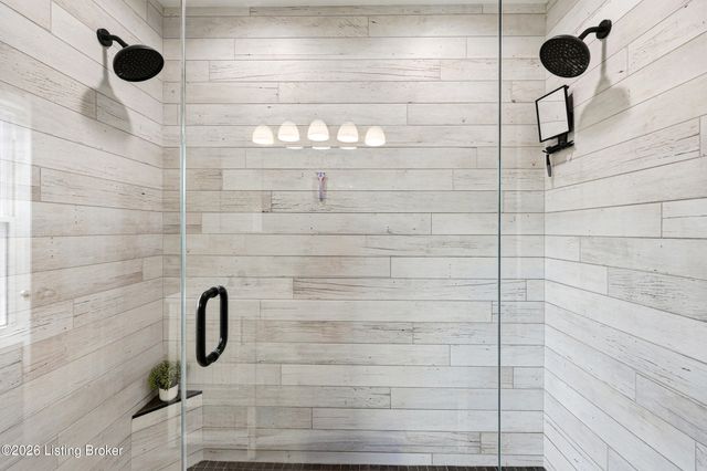 7207 Hollow Creek Rd, Louisville, KY 40228