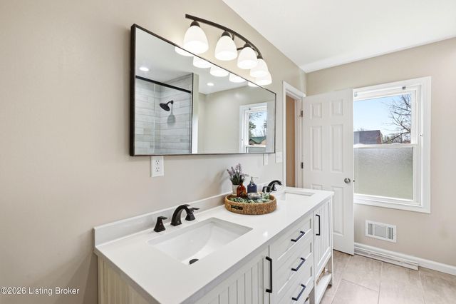 7207 Hollow Creek Rd, Louisville, KY 40228