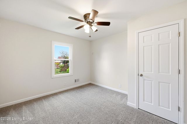 7207 Hollow Creek Rd, Louisville, KY 40228