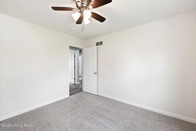 7207 Hollow Creek Rd, Louisville, KY 40228