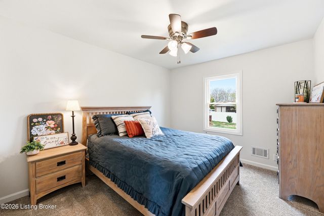 7207 Hollow Creek Rd, Louisville, KY 40228