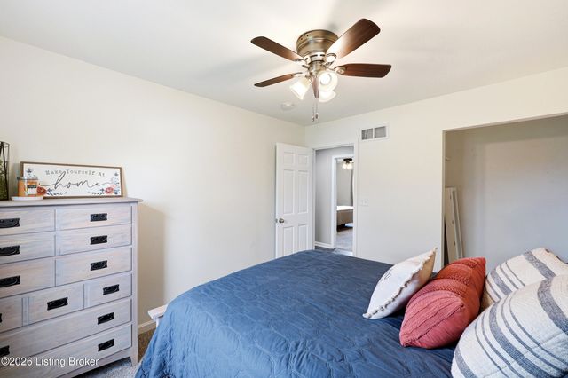 7207 Hollow Creek Rd, Louisville, KY 40228