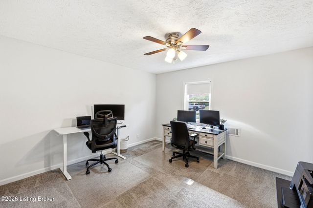 7207 Hollow Creek Rd, Louisville, KY 40228