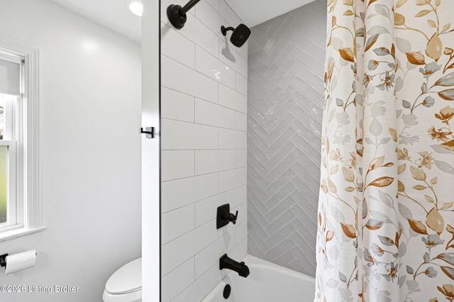 7207 Hollow Creek Rd, Louisville, KY 40228