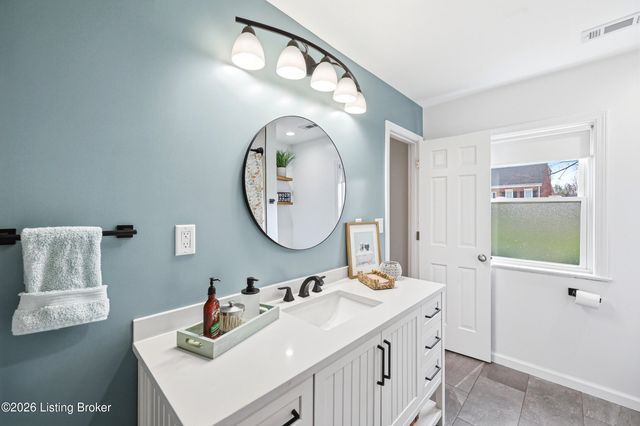 7207 Hollow Creek Rd, Louisville, KY 40228