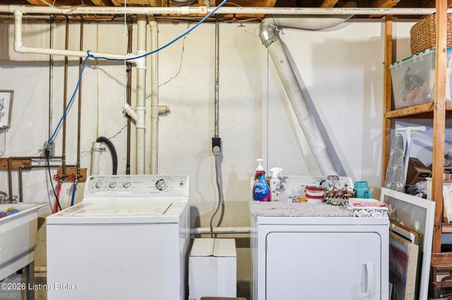 7207 Hollow Creek Rd, Louisville, KY 40228