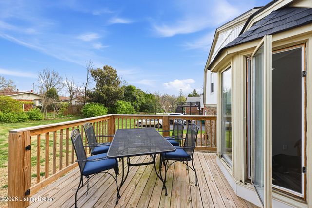 7207 Hollow Creek Rd, Louisville, KY 40228