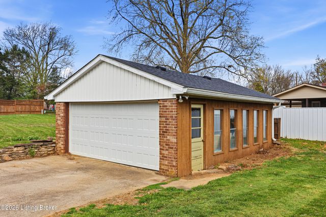 7207 Hollow Creek Rd, Louisville, KY 40228