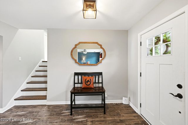 7207 Hollow Creek Rd, Louisville, KY 40228