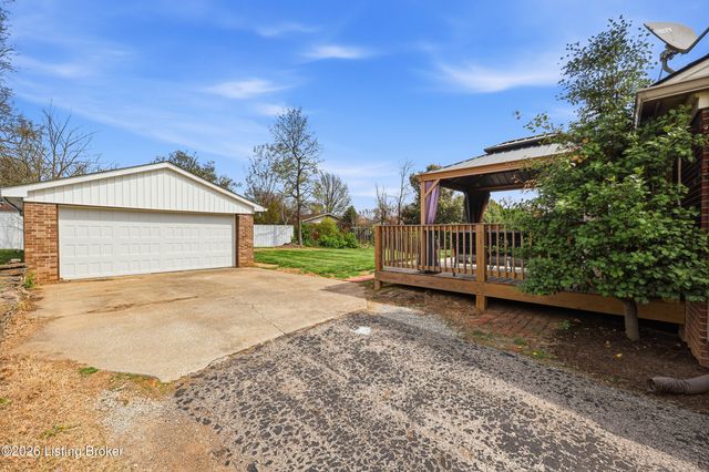 7207 Hollow Creek Rd, Louisville, KY 40228