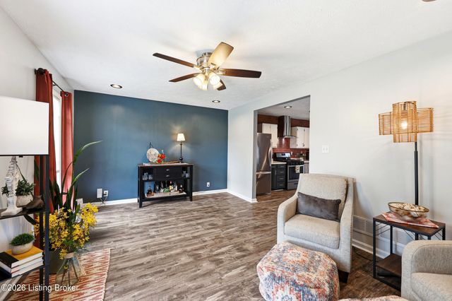 7207 Hollow Creek Rd, Louisville, KY 40228