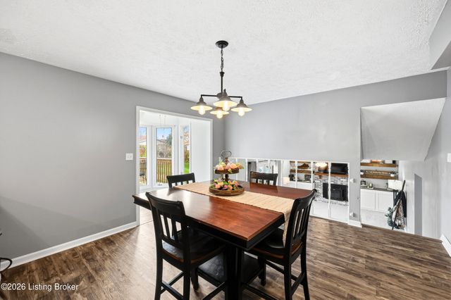 7207 Hollow Creek Rd, Louisville, KY 40228