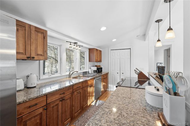 37 Saw Mill Road, Putnam Valley, NY 10579