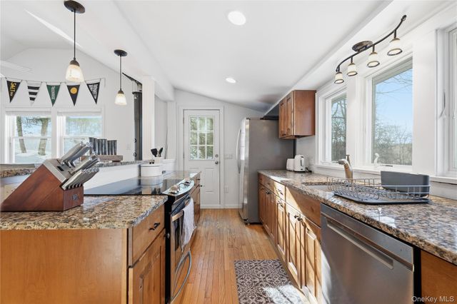 37 Saw Mill Road, Putnam Valley, NY 10579