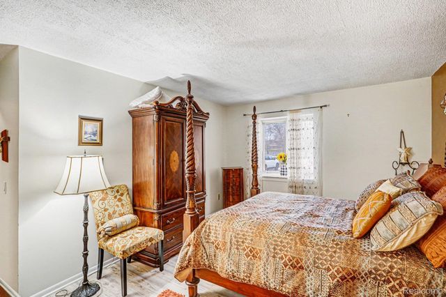 2521 White Oak Place, Flint Charter Township, MI 48532