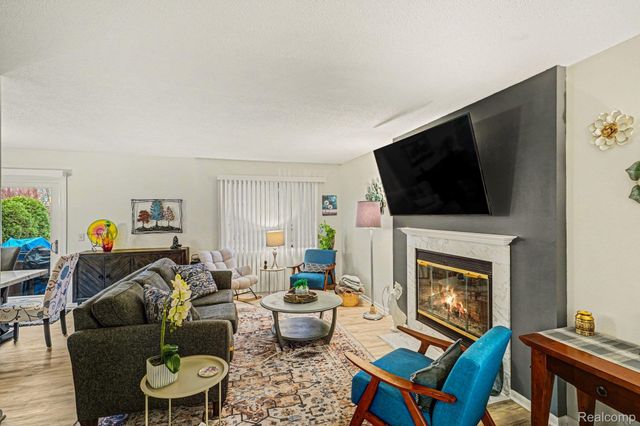 2521 White Oak Place, Flint Charter Township, MI 48532