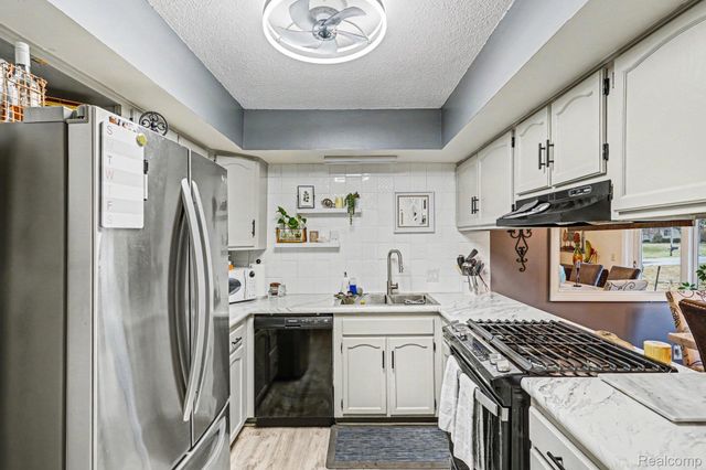 2521 White Oak Place, Flint Charter Township, MI 48532