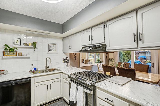 2521 White Oak Place, Flint Charter Township, MI 48532