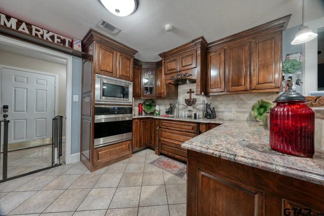 15540 Brittain Ct, Lindale, TX 75771