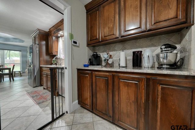 15540 Brittain Ct, Lindale, TX 75771