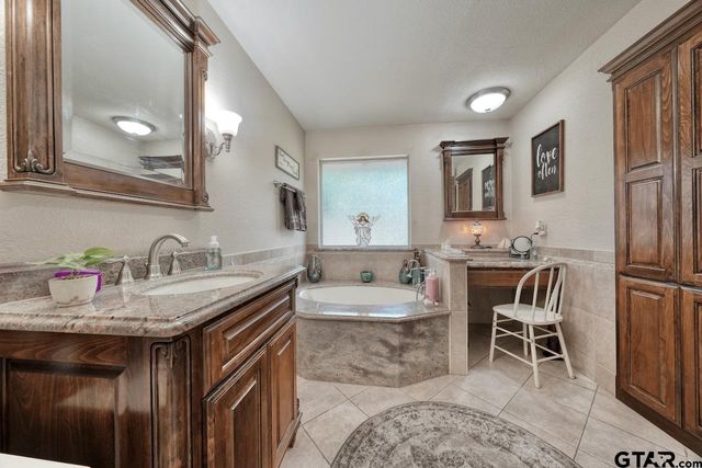15540 Brittain Ct, Lindale, TX 75771