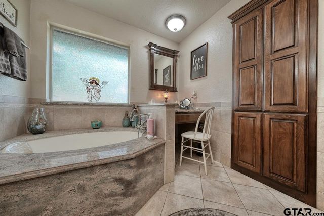 15540 Brittain Ct, Lindale, TX 75771