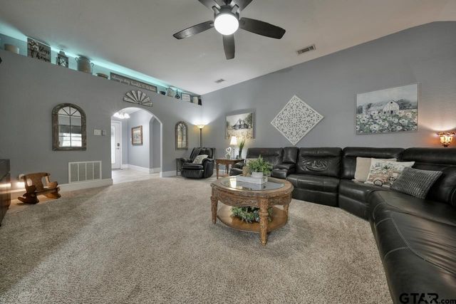 15540 Brittain Ct, Lindale, TX 75771
