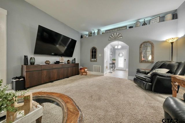 15540 Brittain Ct, Lindale, TX 75771