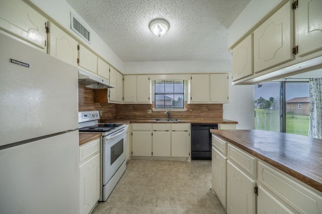 516 Venice Drive, Italy, TX 76651
