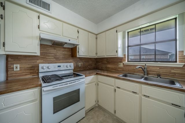 516 Venice Drive, Italy, TX 76651