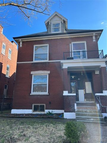 2048 Russell Boulevard, St Louis, MO 63104